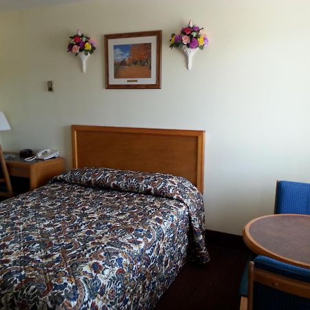 Sturgeon Falls River Mist Inn المظهر الخارجي الصورة