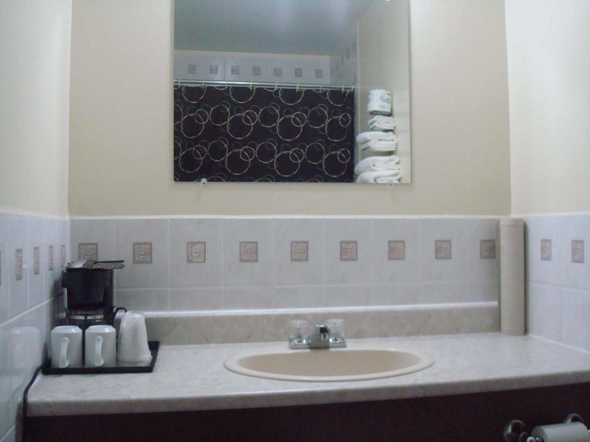 Sturgeon Falls River Mist Inn المظهر الخارجي الصورة