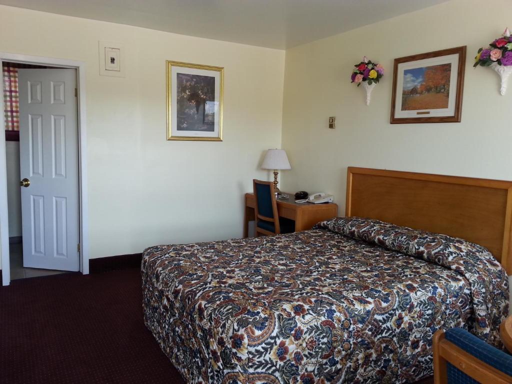 Sturgeon Falls River Mist Inn الغرفة الصورة