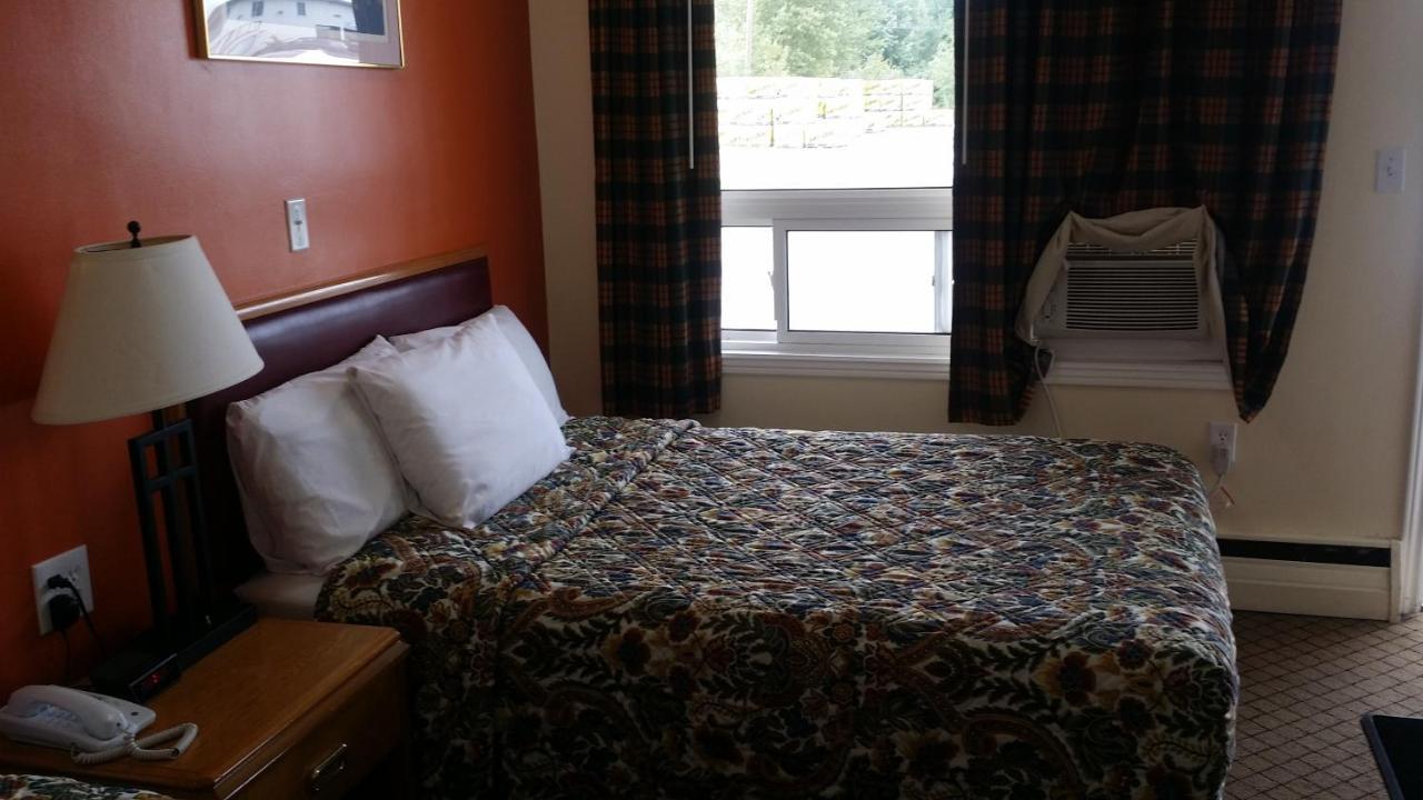 Sturgeon Falls River Mist Inn المظهر الخارجي الصورة