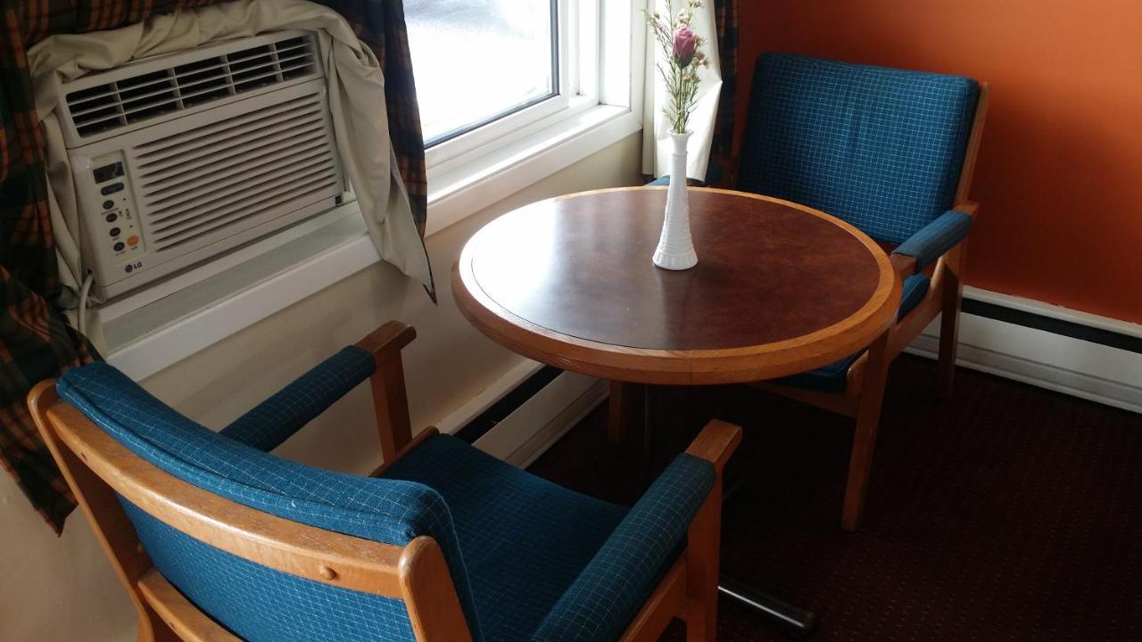 Sturgeon Falls River Mist Inn المظهر الخارجي الصورة