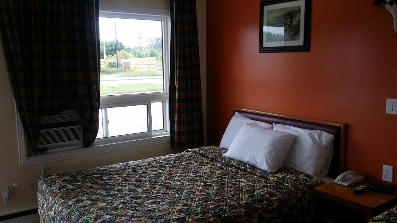 Sturgeon Falls River Mist Inn المظهر الخارجي الصورة