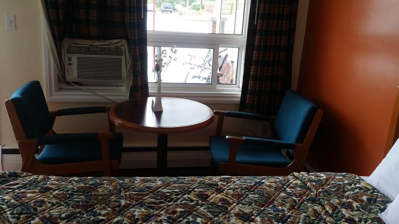 Sturgeon Falls River Mist Inn المظهر الخارجي الصورة