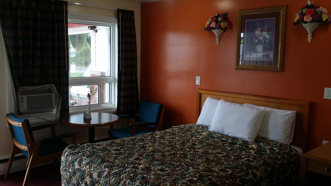Sturgeon Falls River Mist Inn المظهر الخارجي الصورة