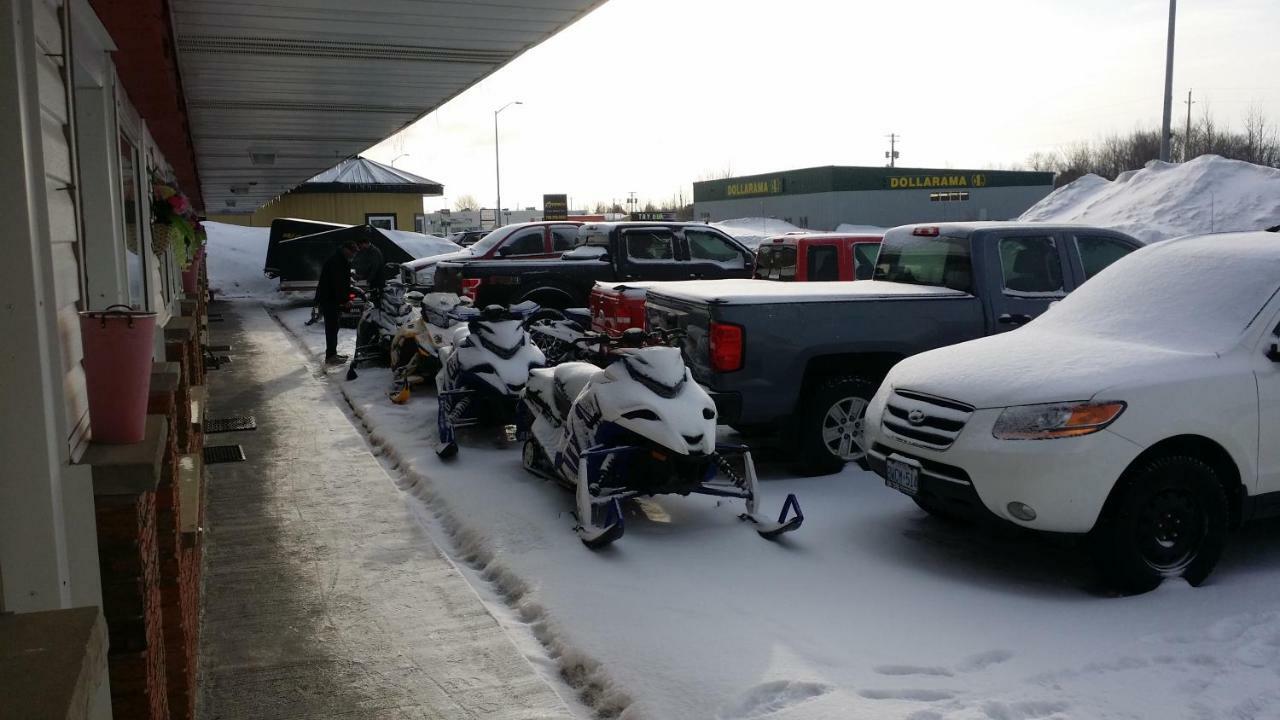 Sturgeon Falls River Mist Inn المظهر الخارجي الصورة